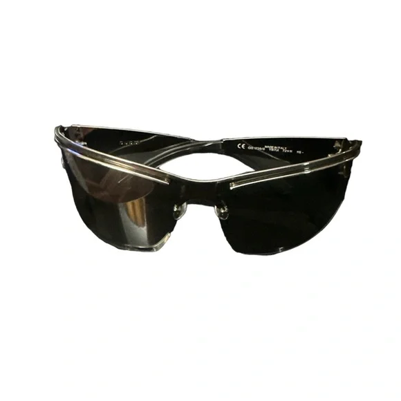 Gucci | Accessories | Womens Gucci Sunglasses Metal Plastic  display picture 3